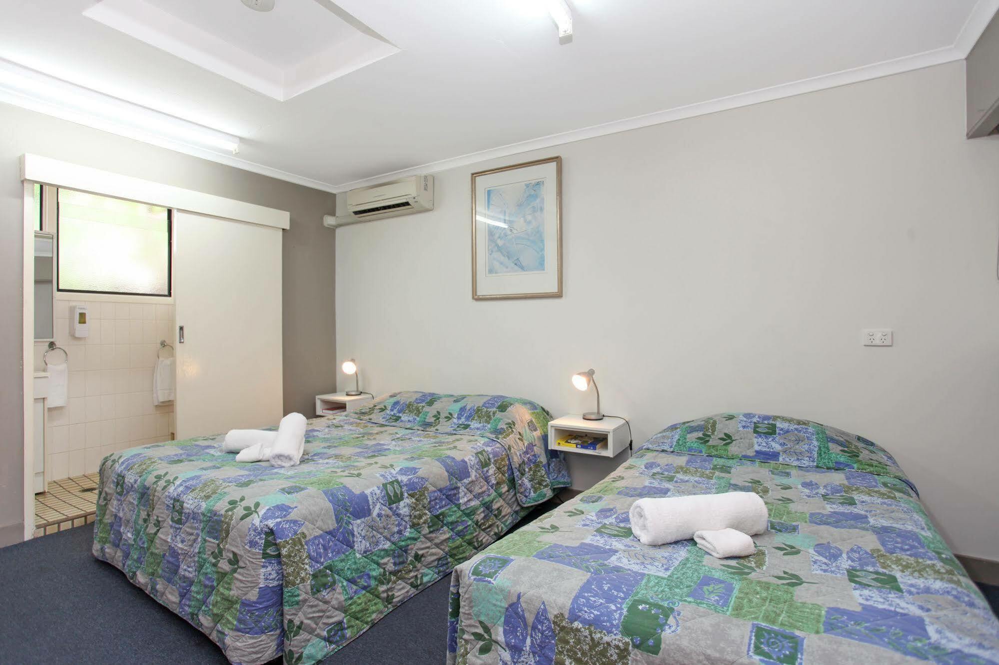 Tandara Hotel Motel Sarina Екстериор снимка