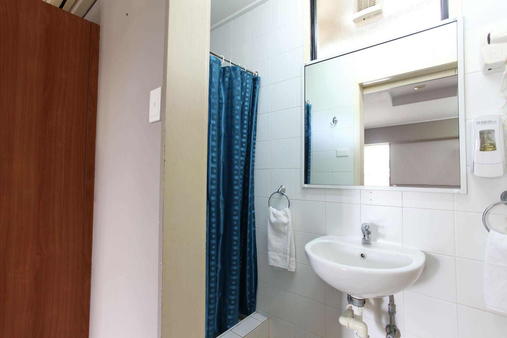 Tandara Hotel Motel Sarina Екстериор снимка